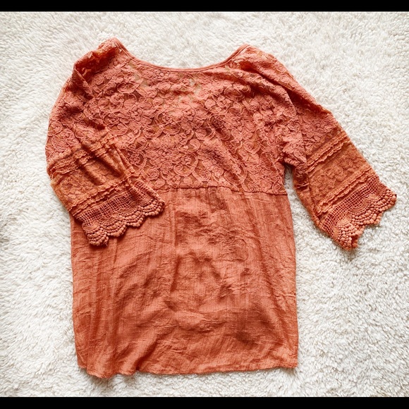 BKE Top with lace details - Picture 2 of 7